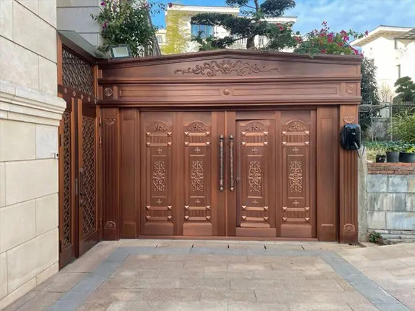 濟(jì)南銅門(mén)與傳統(tǒng)木門(mén)相比，有哪些優(yōu)缺點(diǎn)？