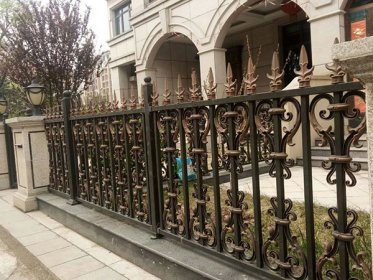 韜智鋁藝護(hù)欄為您量身定制